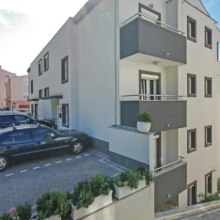Beautiful In With Kitchen Makarska