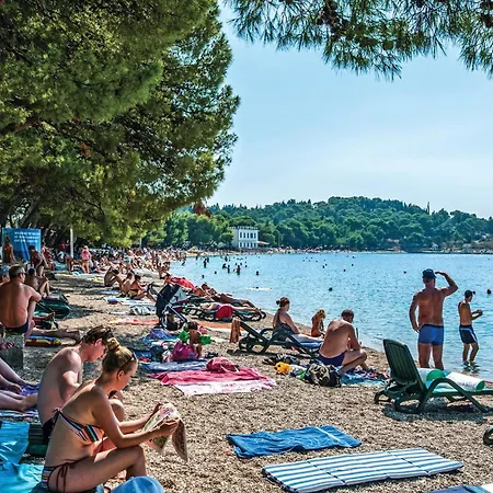 Appartement Two-bedroom With Sea View 06 *