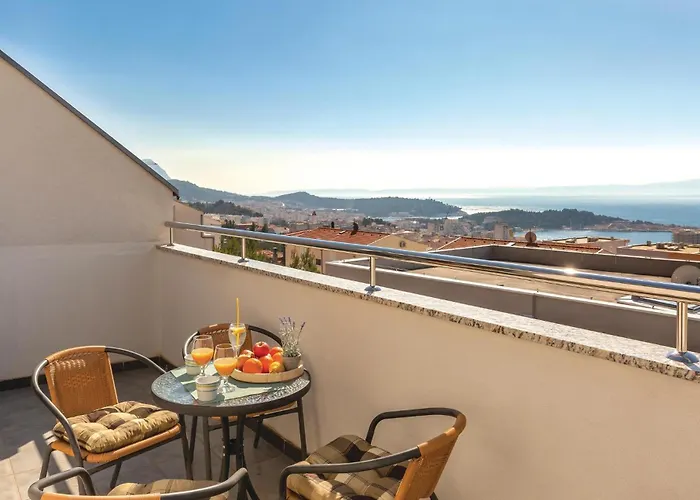 Two-bedroom With Sea View 06 Apartament *