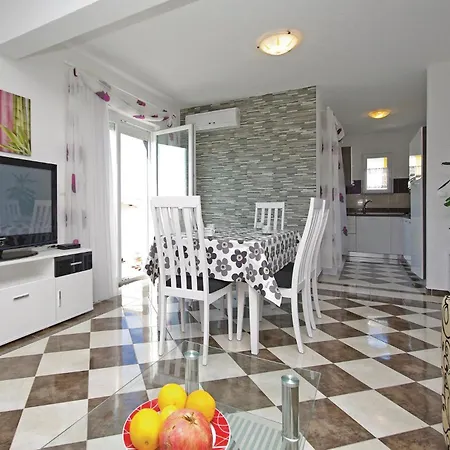 Apartment Two-bedroom With Sea View 06