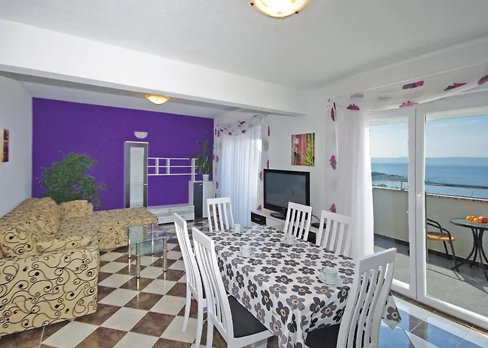 Apartment Two-bedroom With Sea View 06