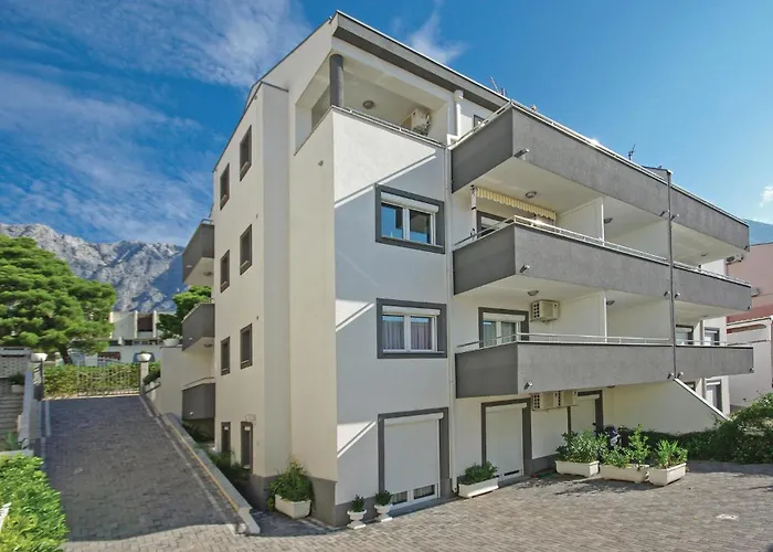 Apartment Two-bedroom With Sea View 06