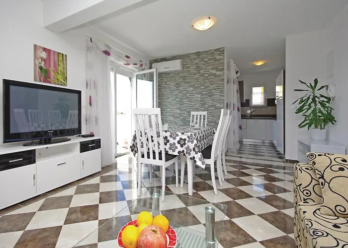 Apartment Two-bedroom With Sea View 06