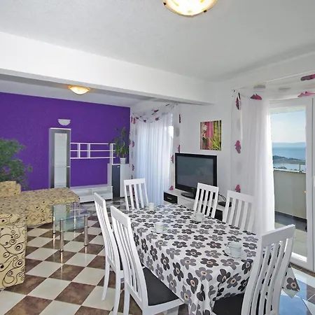 Apartmán Two-bedroom With Sea View 06